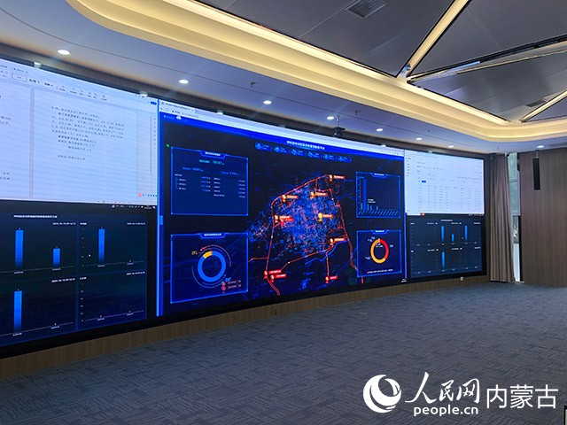 呼和浩特市智慧供熱管理服務(wù)平臺(tái)大屏。實(shí)習(xí)生 牛佳攝