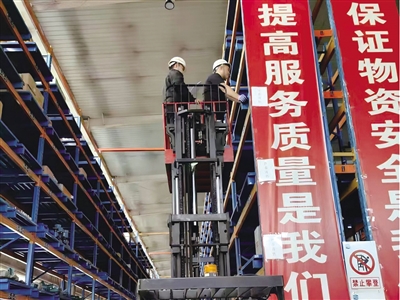 師帶徒在企業(yè)實(shí)習(xí)。