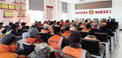 錫林郭勒盟正藍(lán)旗總工會(huì)開(kāi)展“感黨恩、聽(tīng)黨話、跟黨走”群眾教育主題宣講。