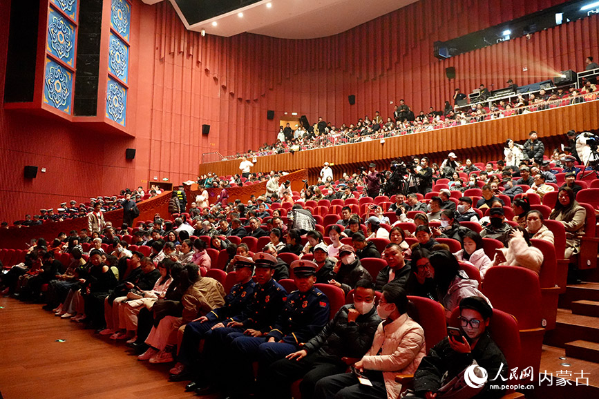 現場觀眾如潮,氣氛熱烈。實習生 牛佳攝