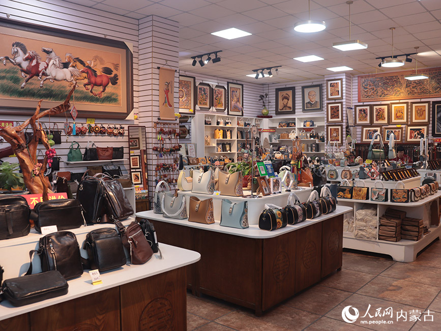 塞上老街里的特色店鋪。實(shí)習(xí)生 劉迎雪攝