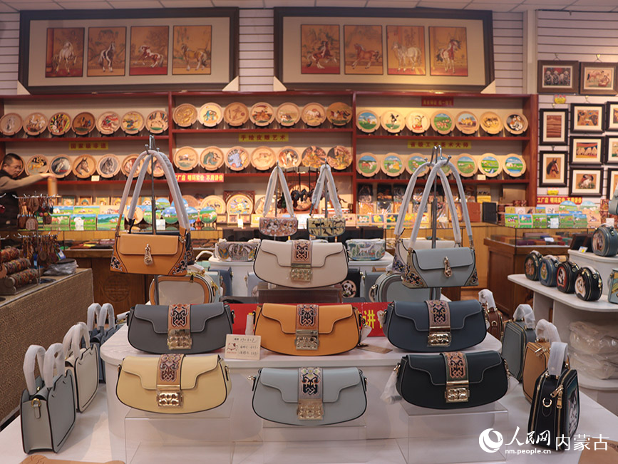 塞上老街里的特色店鋪。實(shí)習(xí)生 劉迎雪攝