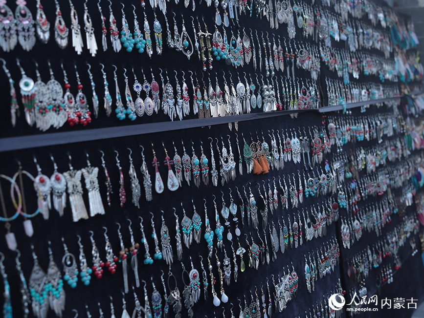 塞上老街里的特色店鋪。實(shí)習(xí)生 牛佳攝