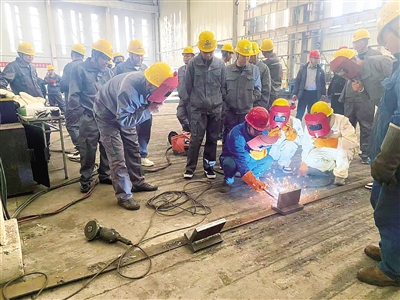 內(nèi)蒙古總工會聯(lián)合包頭市總工會、興安盟工會開展“療休養(yǎng)+崗位對接”活動。