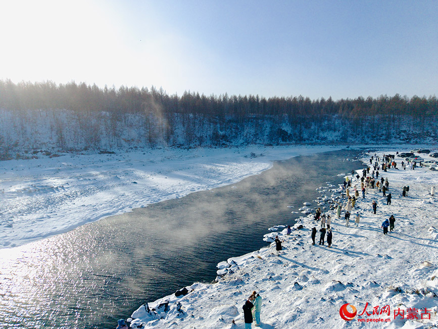 不凍河美景。人民網(wǎng)記者 齊浩男攝